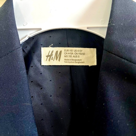 Navy Blue blazer. Size 4/5 - Picture 2 of 3